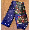 Herre Jule Slips med jule pakker i Blå med teksten Feliz Navidad